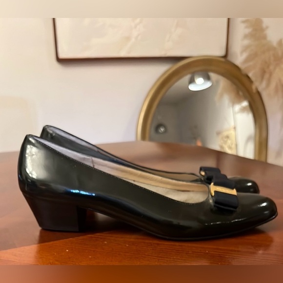 Salvatore Ferragamo Vara Pump Black Leather 10.5 - Picture 13 of 14